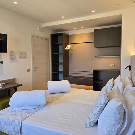 Hotel Pace Brenzone sul Garda Exterior photo