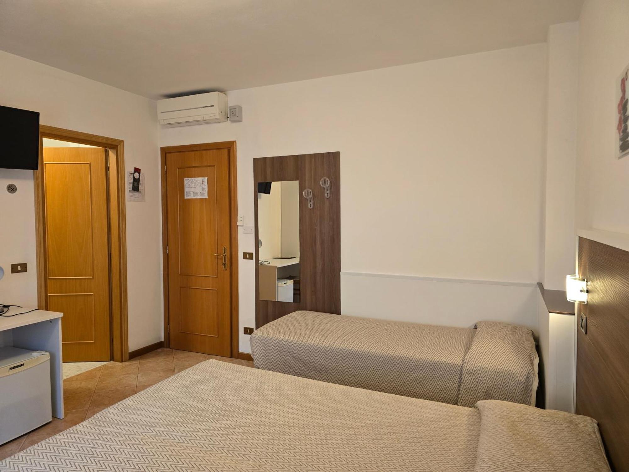 Hotel Pace Brenzone sul Garda Exterior photo