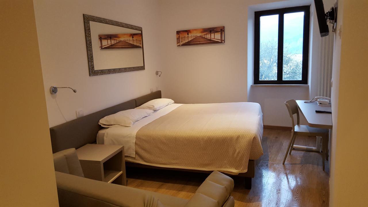 Hotel Pace Brenzone sul Garda Exterior photo